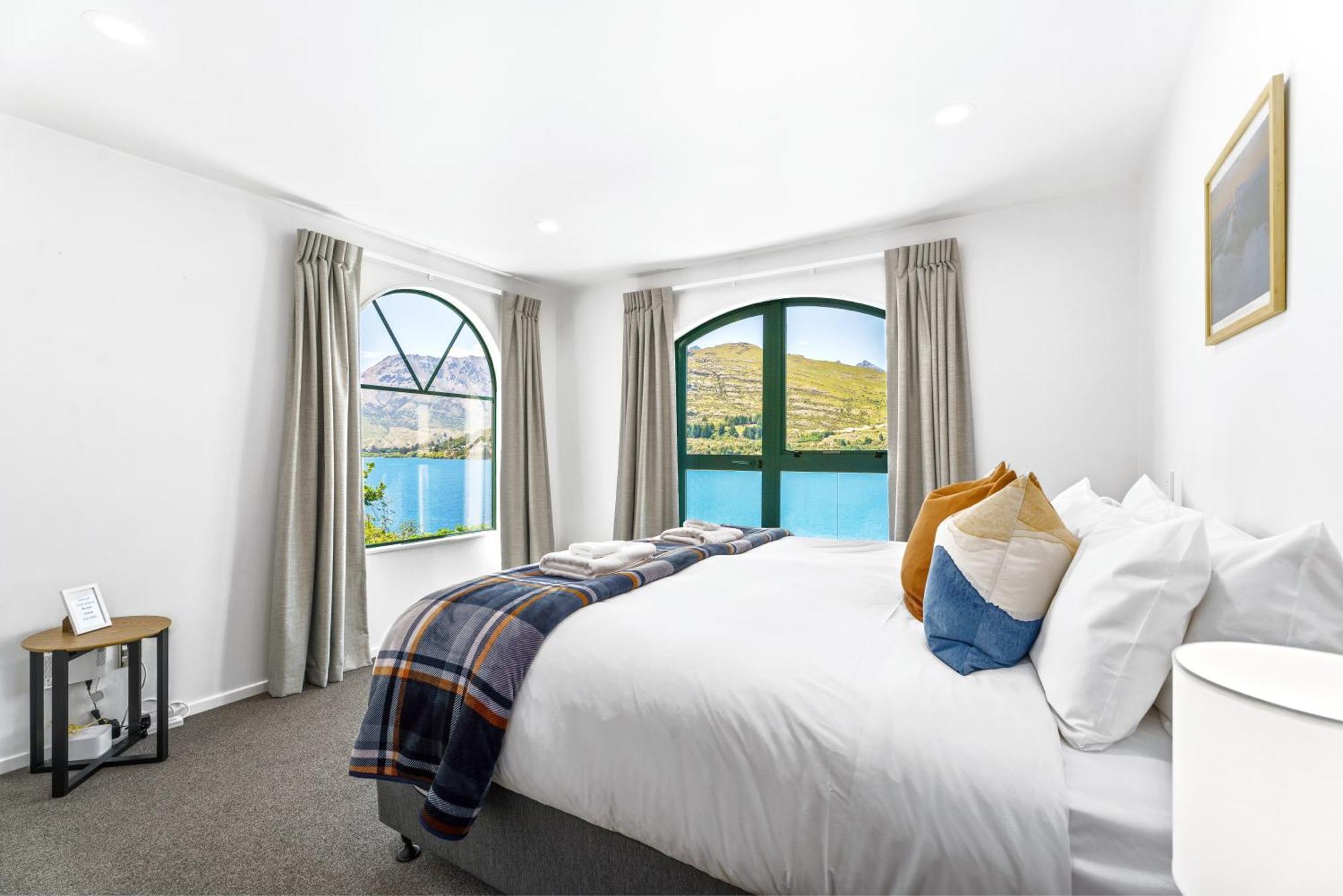 Lakefront Living At Remarkables Retreat - Eight كوينستاون المظهر الخارجي الصورة