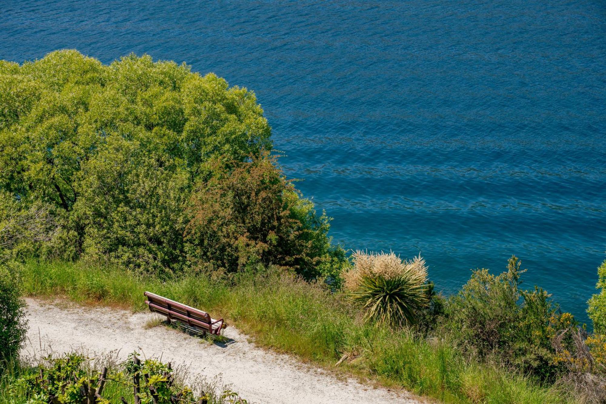 Lakefront Living At Remarkables Retreat - Eight كوينستاون المظهر الخارجي الصورة