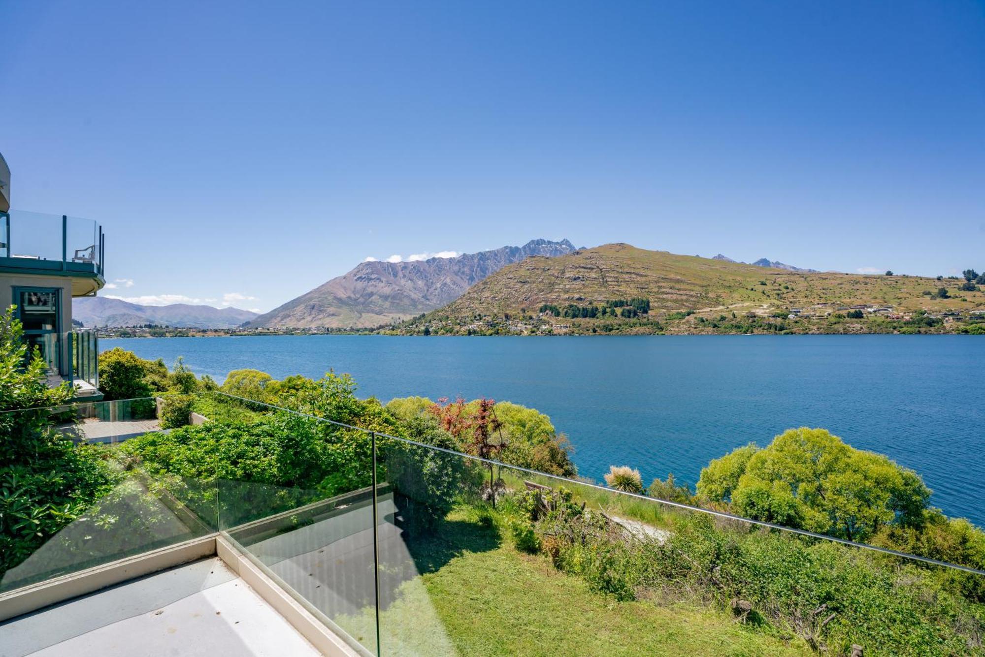 Lakefront Living At Remarkables Retreat - Eight كوينستاون المظهر الخارجي الصورة