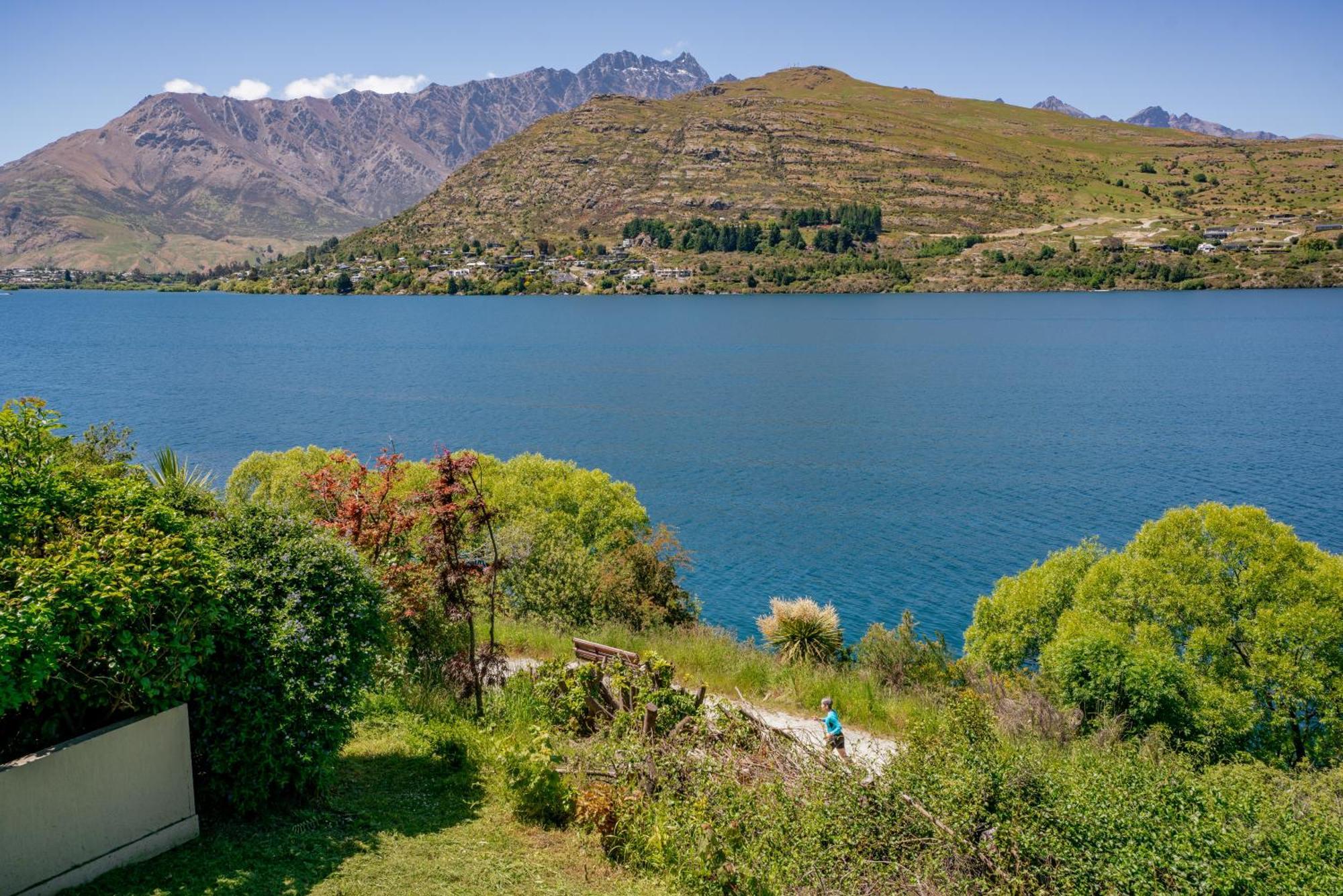 Lakefront Living At Remarkables Retreat - Eight كوينستاون المظهر الخارجي الصورة